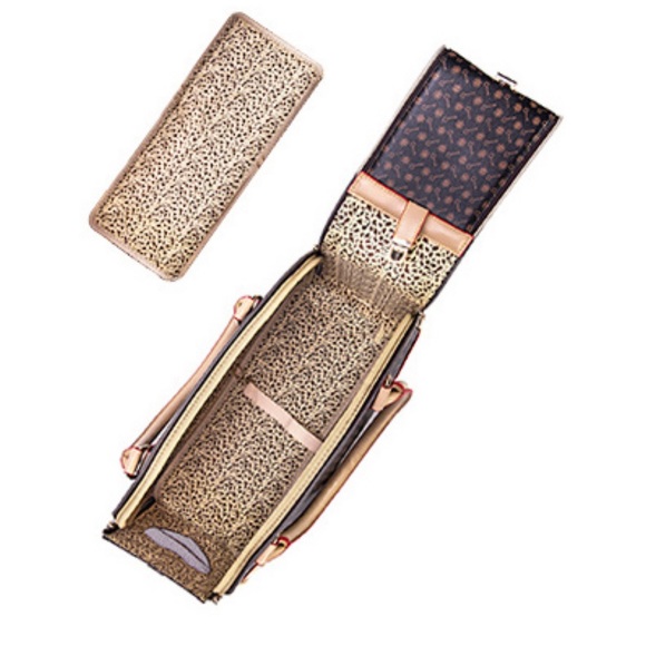 Luxurious Pet Carrier - Picture 8 of 11